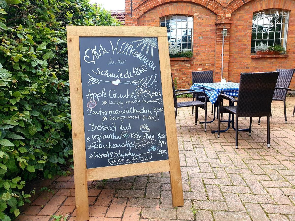 Schmiede1860 Bed & Breakfast Gross Dratow Bagian luar foto